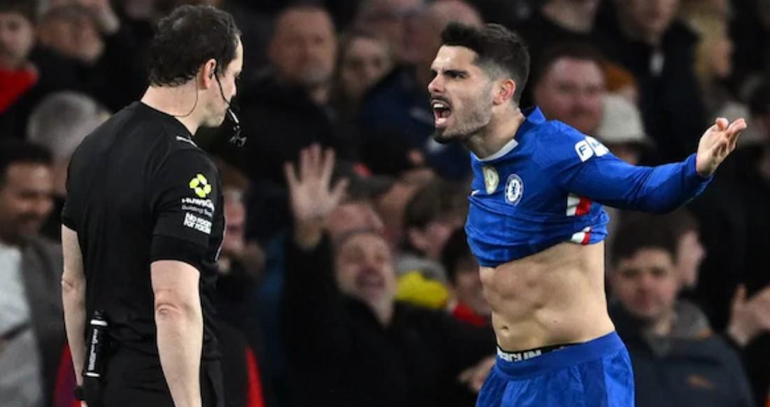 B体育app-本赛季切尔西被红牌罚下9人，差2人就可以组成一套首发阵容